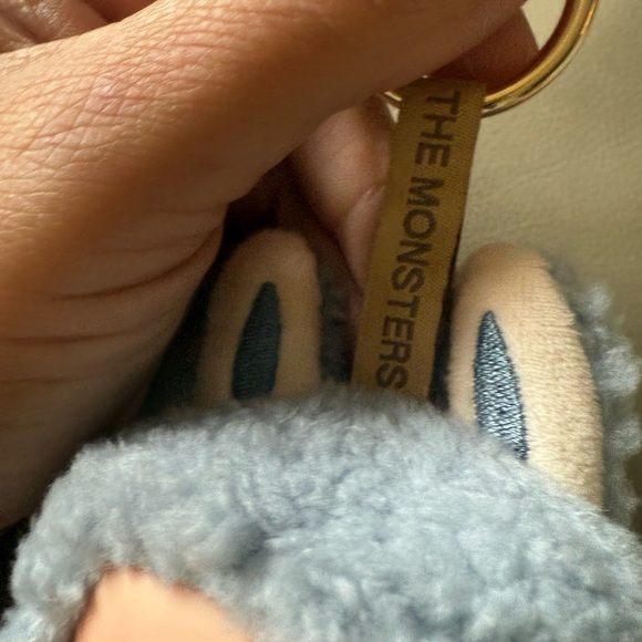 Adorable Blue Plush Monster Key Holder - Picture 5 of 8